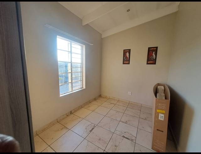 3 BEDROOM APARTMENT FOR SALE IN WATERVAL EAST